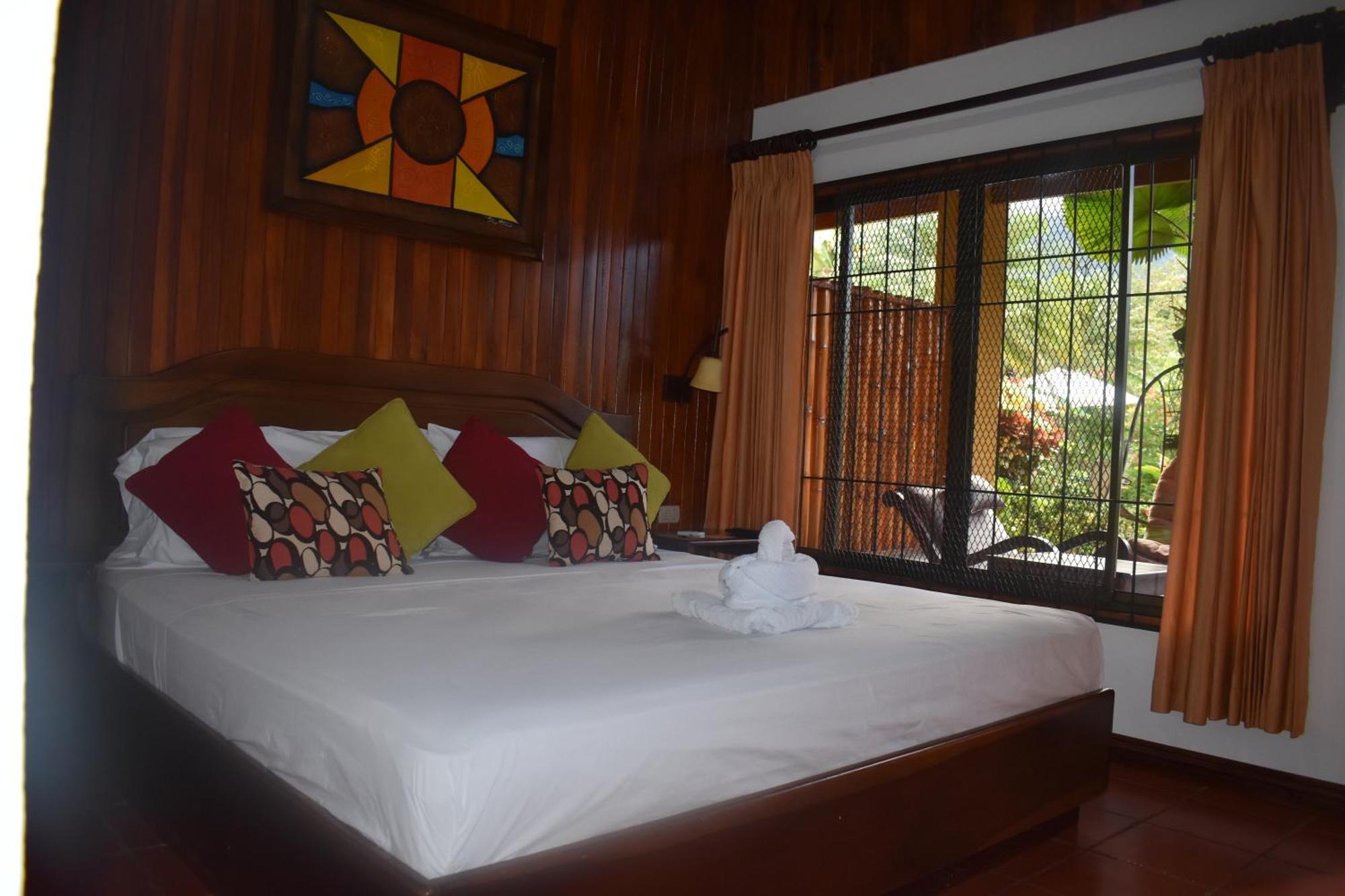 Hotel Roca Negra Del Arenal La Fortuna Room photo